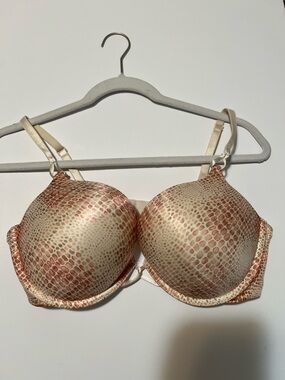 Victoria's Secret Miraculous Plunge Bra